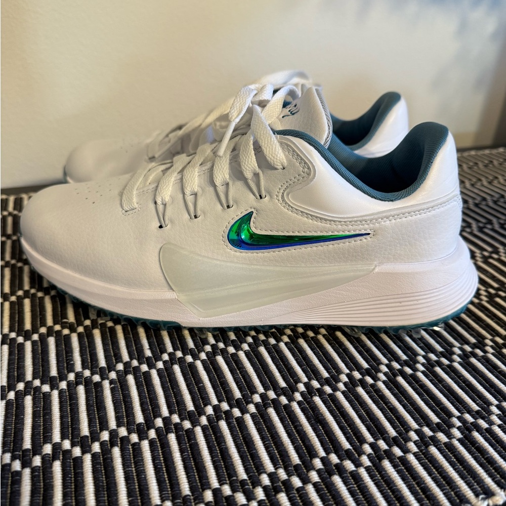 *NEW- NEVER WORN* Nike Victory Pro golf shoe